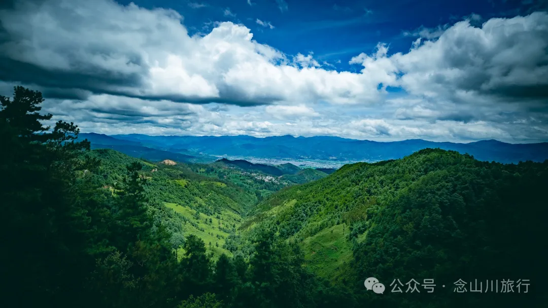 探索巍山古城20公里外的鸟道雄关:世界上最古老的“鸟道”带你穿越绿野仙踪的奇幻世界,只此青绿,满屏治愈 - 第2张