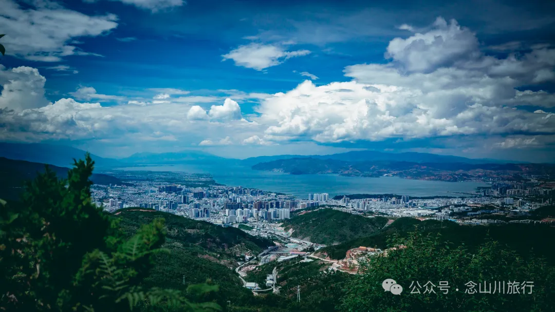 洱海之眼，巍山之巅——站在者摩山上领略万川之美 - 第1张