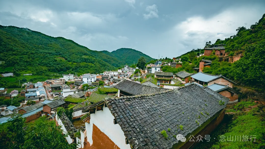大理巍山巍宝山后的梯子坡村：雨后空气中飘荡着甘甜气息的彝族村庄 - 第4张