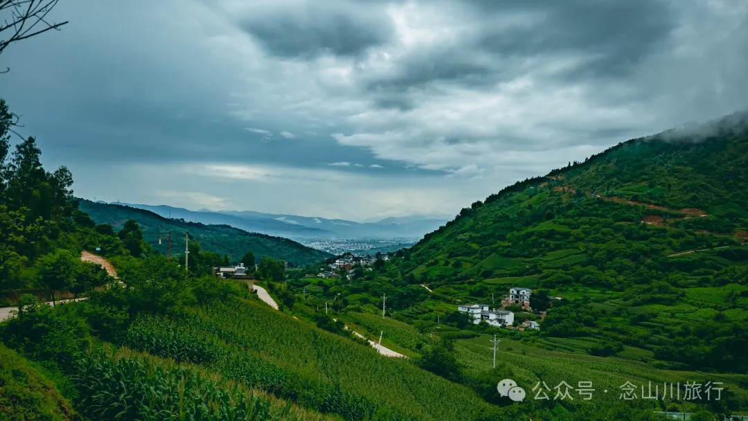大理巍山巍宝山后的梯子坡村:雨后空气中飘荡着甘甜气息的彝族村庄 - 第50张