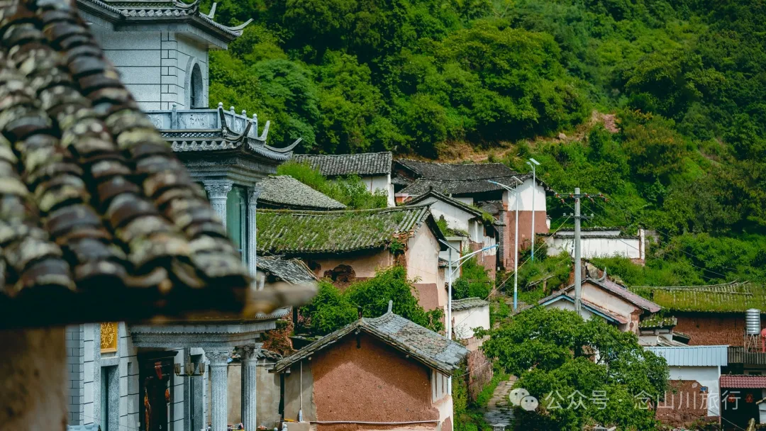 大理巍山巍宝山后的梯子坡村:雨后空气中飘荡着甘甜气息的彝族村庄 - 第8张
