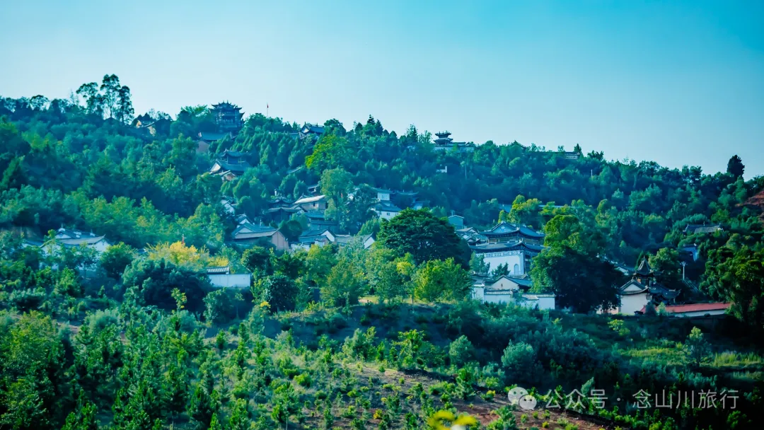 穿越时光的信仰：始建于唐朝时期的寺庙建筑群大理巍山西边大寺 - 第1张