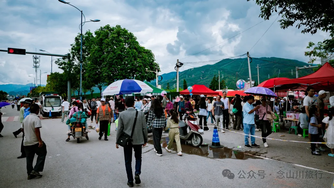 大理巍山古城最特别的集市:七月半西河桥的阴阳桥会,在热闹中感觉独特的传统习俗 - 第14张