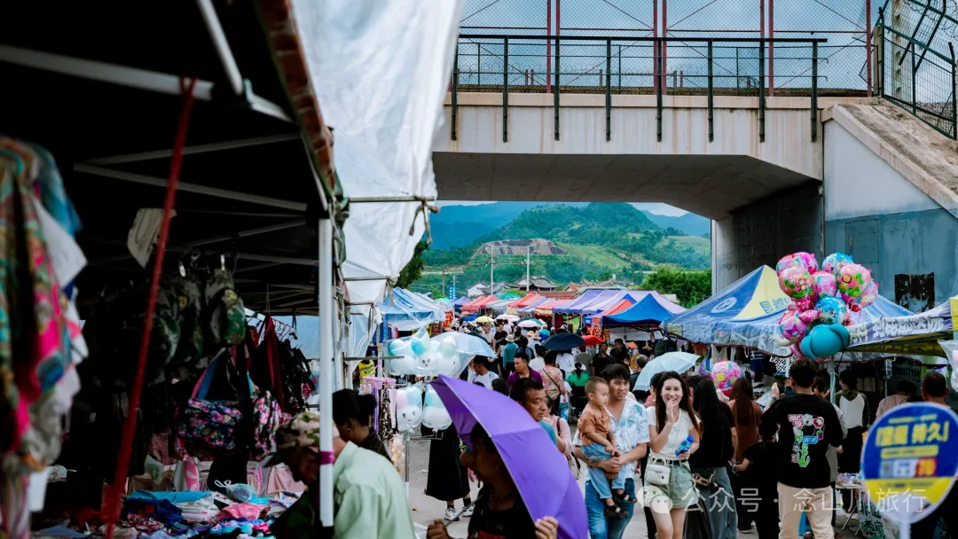大理巍山古城最特别的集市:七月半西河桥的阴阳桥会,在热闹中感觉独特的传统习俗 - 第3张
