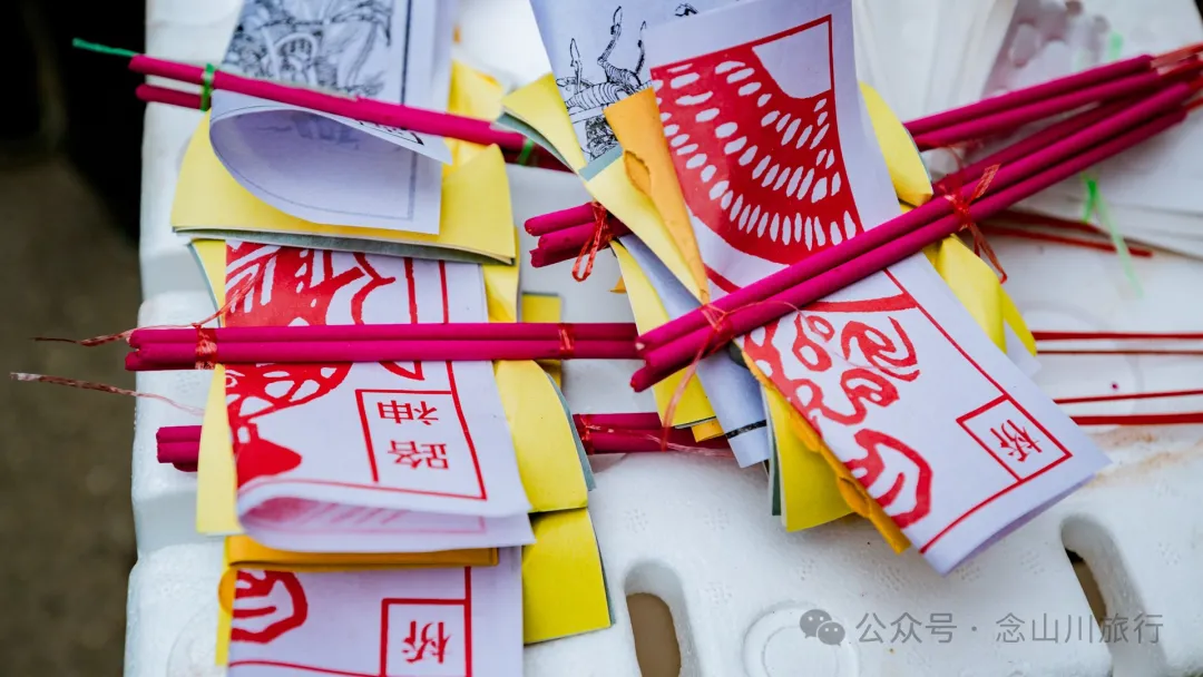 大理巍山古城最特别的集市:七月半西河桥的阴阳桥会,在热闹中感觉独特的传统习俗 - 第4张
