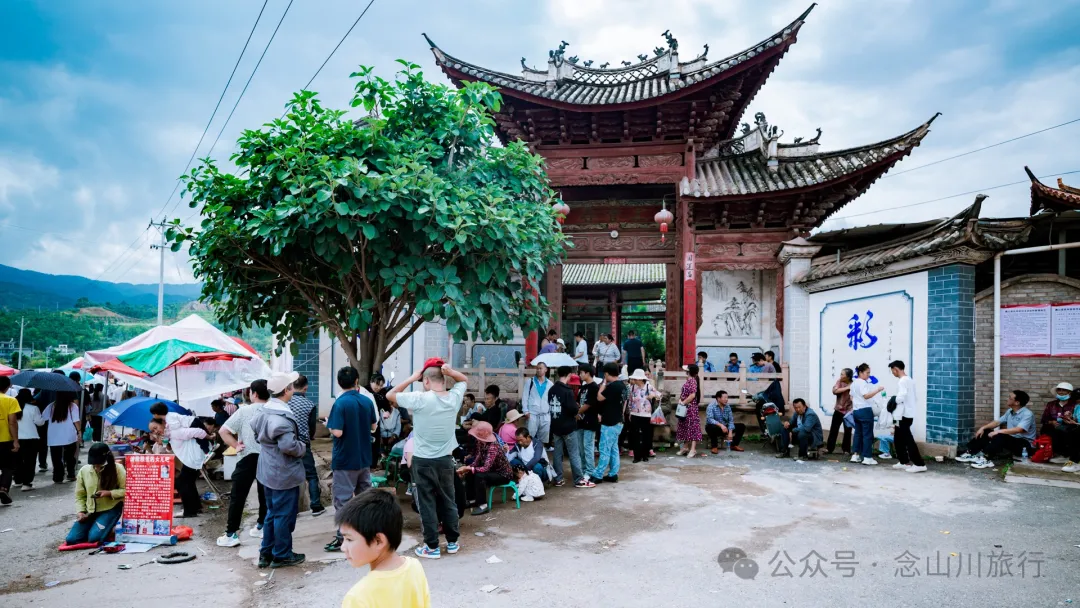大理巍山古城最特别的集市:七月半西河桥的阴阳桥会,在热闹中感觉独特的传统习俗 - 第7张