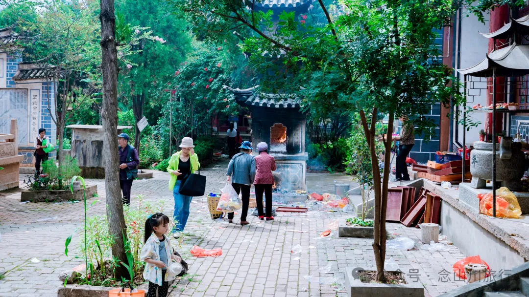 大理巍山古城最特别的集市:七月半西河桥的阴阳桥会,在热闹中感觉独特的传统习俗 - 第8张
