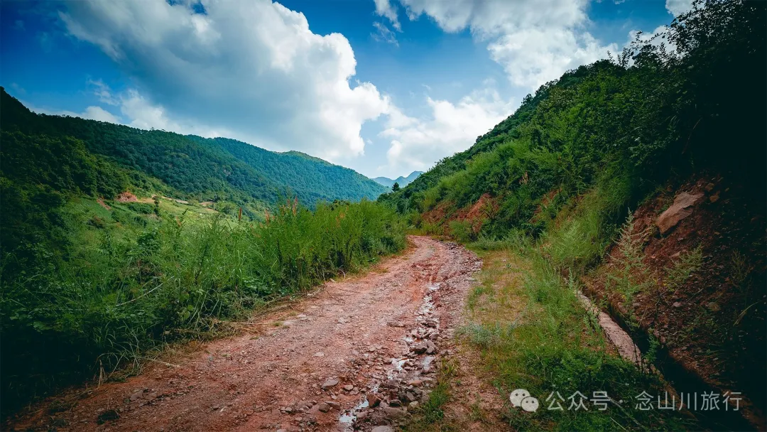 Accompanied by Cattle and Sheep: A Peaceful Hike in Tizipo Village, Weishan, Dali - Image 4
