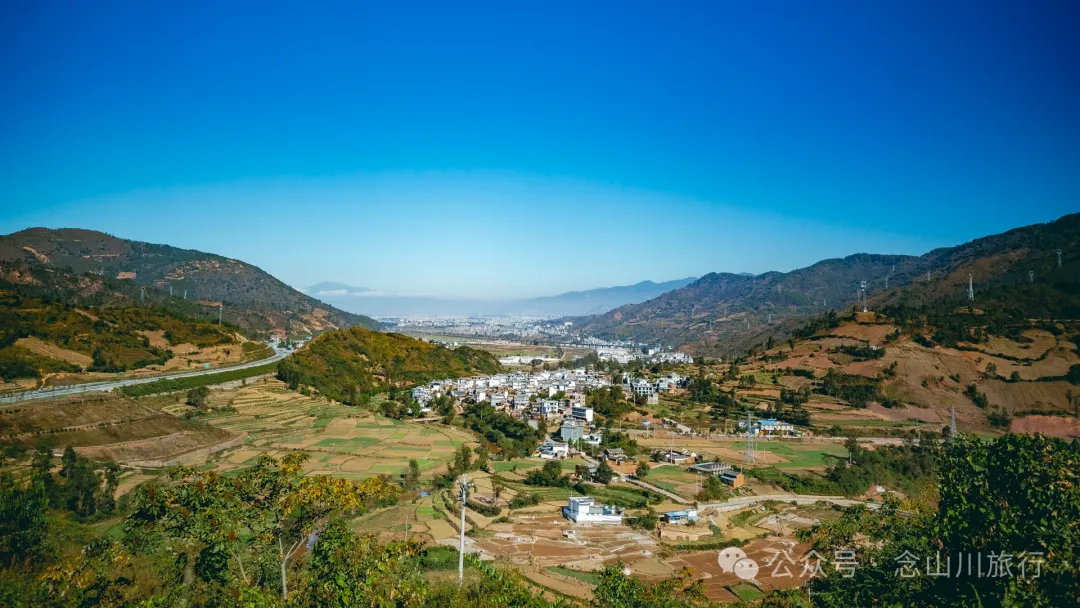 大理巍山封川塔：登清朝古塔，览蒙舍冬景，赏山中黄叶 - 第4张