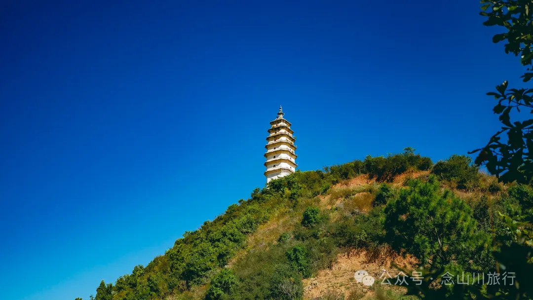大理巍山封川塔：登清朝古塔，览蒙舍冬景，赏山中黄叶 - 第9张