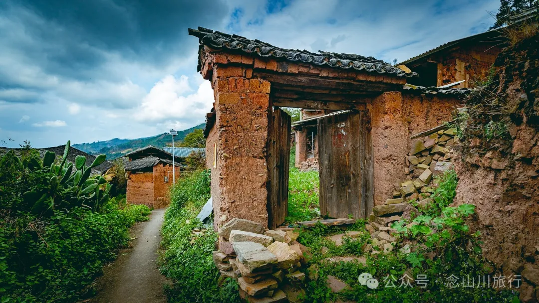 大理巍山小塘子村：山顶池塘边的彝族村庄 - 第16张