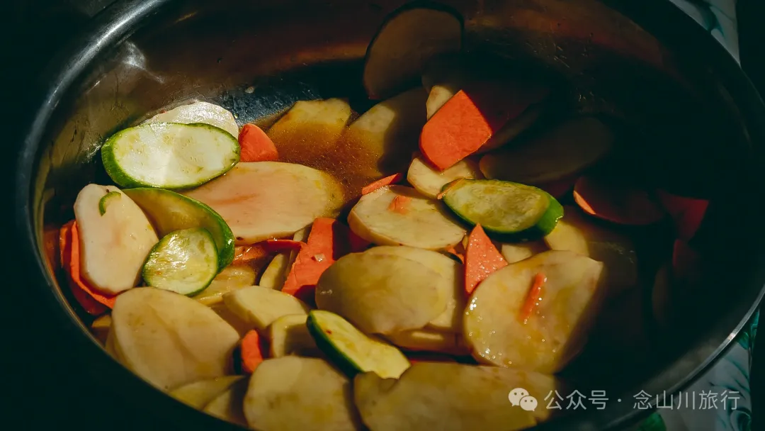 大理巍山馬鞍山火山村:吃一頓殺豬飯,再次走進這個油畫般的村莊 - 第12張