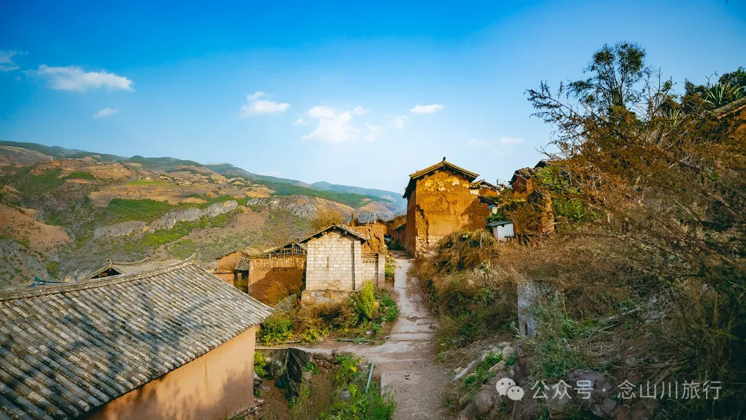 大理巍山馬鞍山鄉打比麼村：公路上的俯瞰，遇見山間最美的畫卷 - 第13张