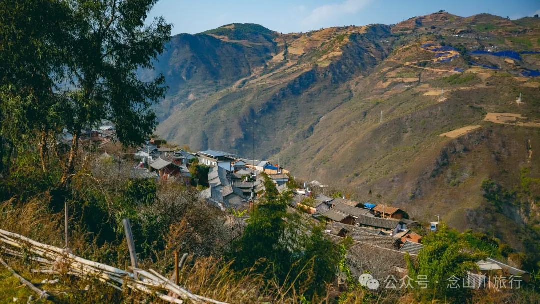 大理巍山馬鞍山鄉打比麼村：公路上的俯瞰，遇見山間最美的畫卷 - 第4张