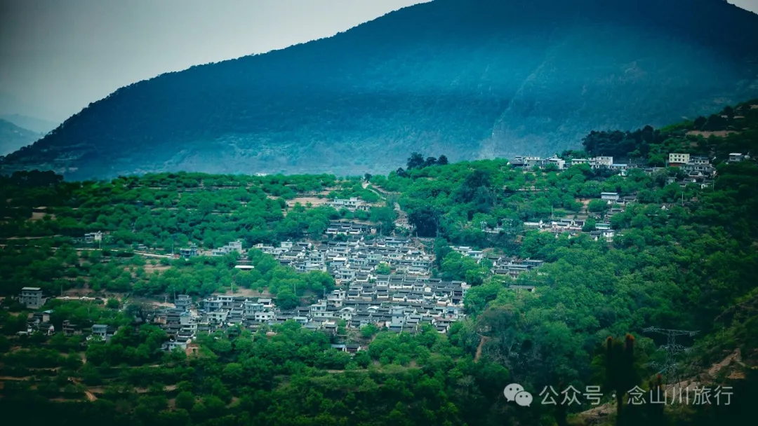 大理南涧小湾东镇老家库村:千年彝寨,宛如漂浮在绿海上的岛屿 - 第1张