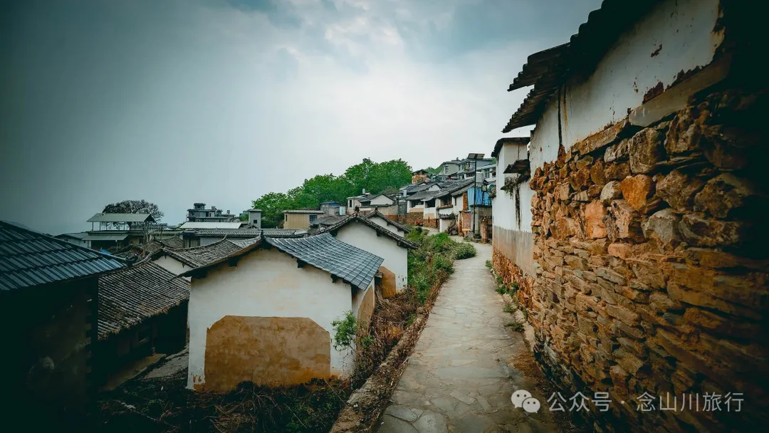 大理南涧小湾东镇老家库村:千年彝寨,宛如漂浮在绿海上的岛屿 - 第11张