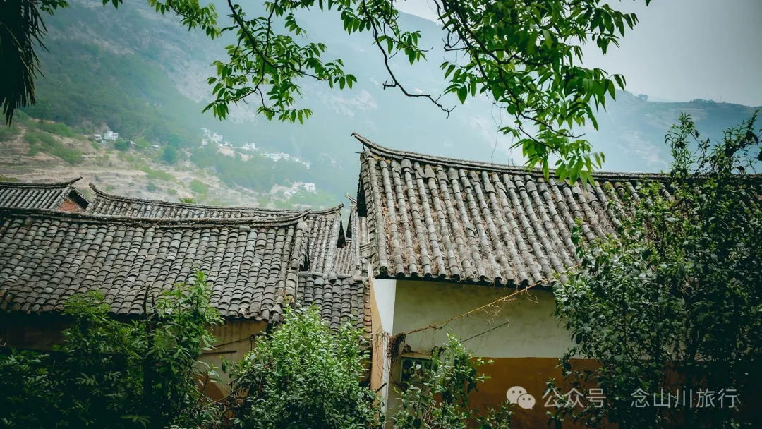 大理南涧小湾东镇老家库村:千年彝寨,宛如漂浮在绿海上的岛屿 - 第2张