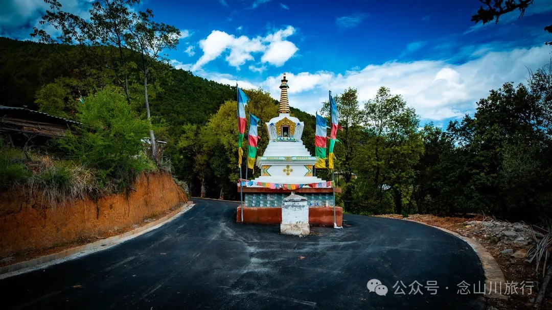 Bazhu Village in Tacheng Town, Weixi, Diqing: A Pure Land of Tibetan Buddhism, a Green Secret Deep in the Mountains - Image 19