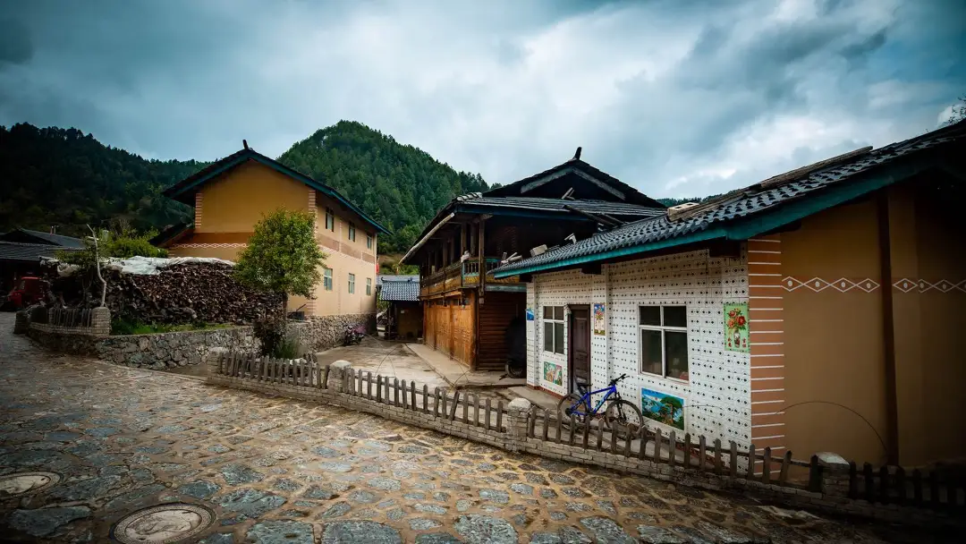迪慶維西塔城鎮朵那閣村：傈僳族特色村，木楞房炊煙裡的新舊交融 - 第10張