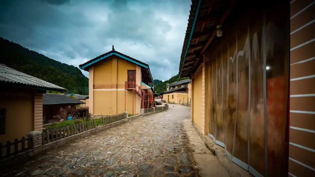 迪慶維西塔城鎮朵那閣村：傈僳族特色村，木楞房炊煙裡的新舊交融 - 第12張