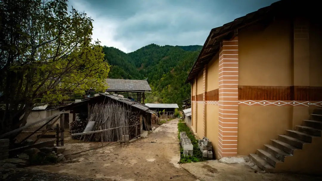 迪慶維西塔城鎮朵那閣村：傈僳族特色村，木楞房炊煙裡的新舊交融 - 第13張