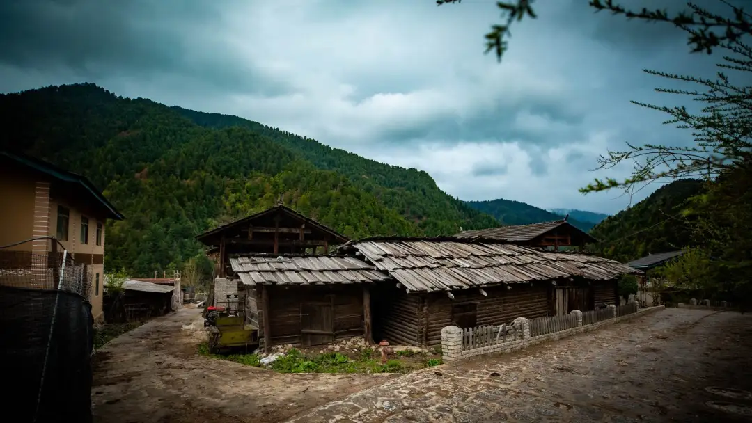 迪慶維西塔城鎮朵那閣村：傈僳族特色村，木楞房炊煙裡的新舊交融 - 第17張