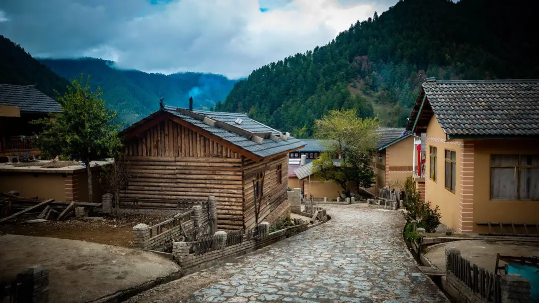 迪慶維西塔城鎮朵那閣村：傈僳族特色村，木楞房炊煙裡的新舊交融 - 第23張
