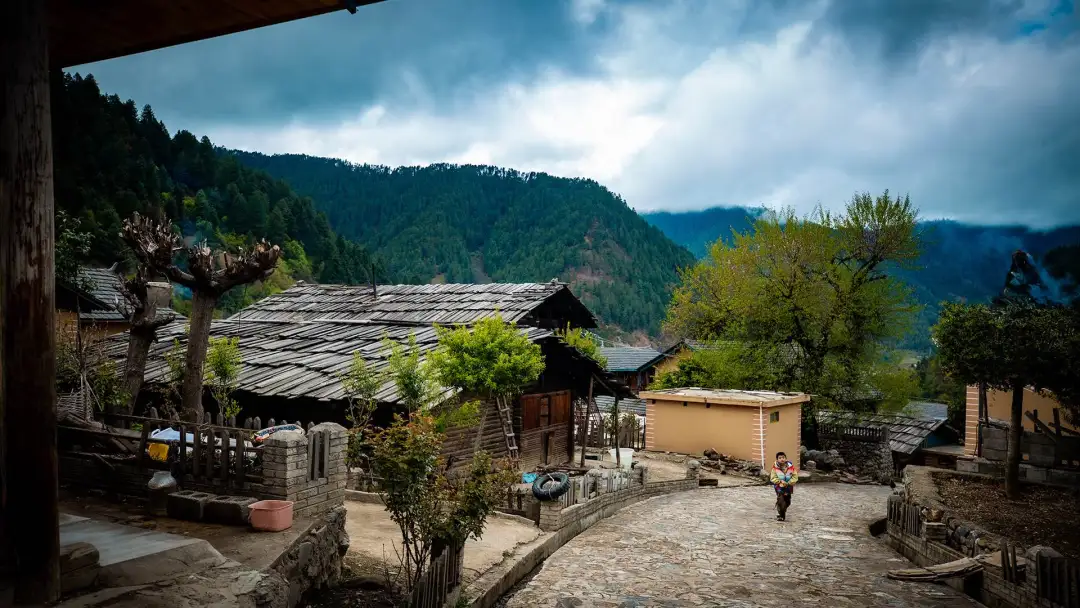 迪慶維西塔城鎮朵那閣村：傈僳族特色村，木楞房炊煙裡的新舊交融 - 第25張