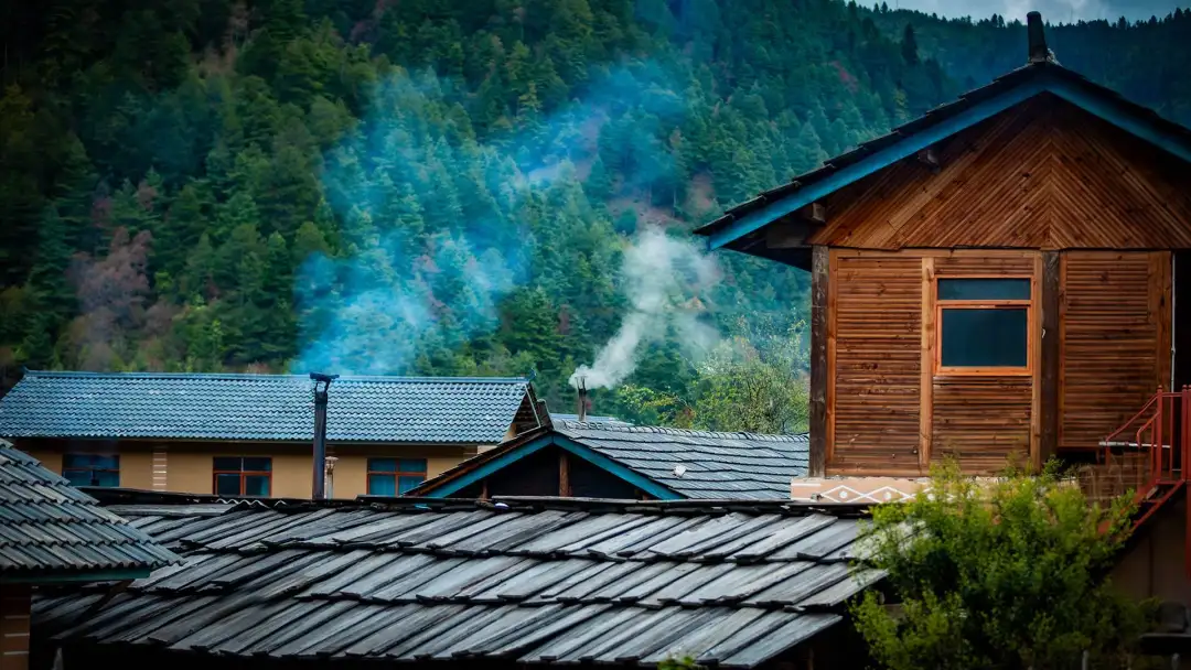 迪慶維西塔城鎮朵那閣村：傈僳族特色村，木楞房炊煙裡的新舊交融 - 第3張