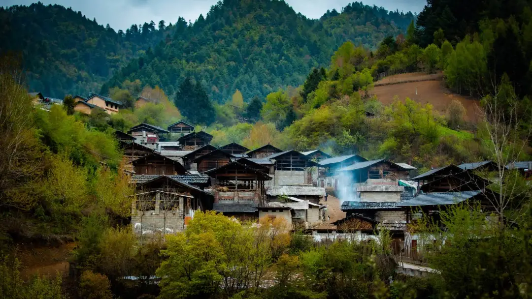迪慶維西塔城鎮朵那閣村：傈僳族特色村，木楞房炊煙裡的新舊交融 - 第4張