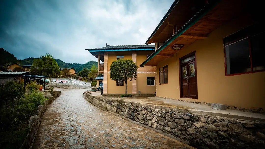 迪慶維西塔城鎮朵那閣村：傈僳族特色村，木楞房炊煙裡的新舊交融 - 第6張