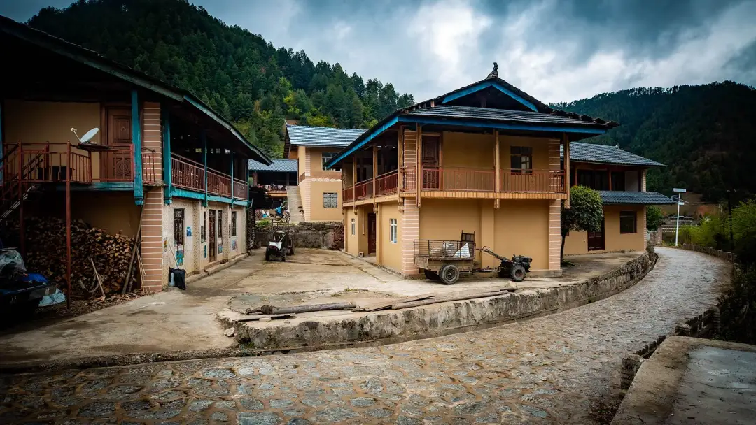 迪慶維西塔城鎮朵那閣村：傈僳族特色村，木楞房炊煙裡的新舊交融 - 第8張