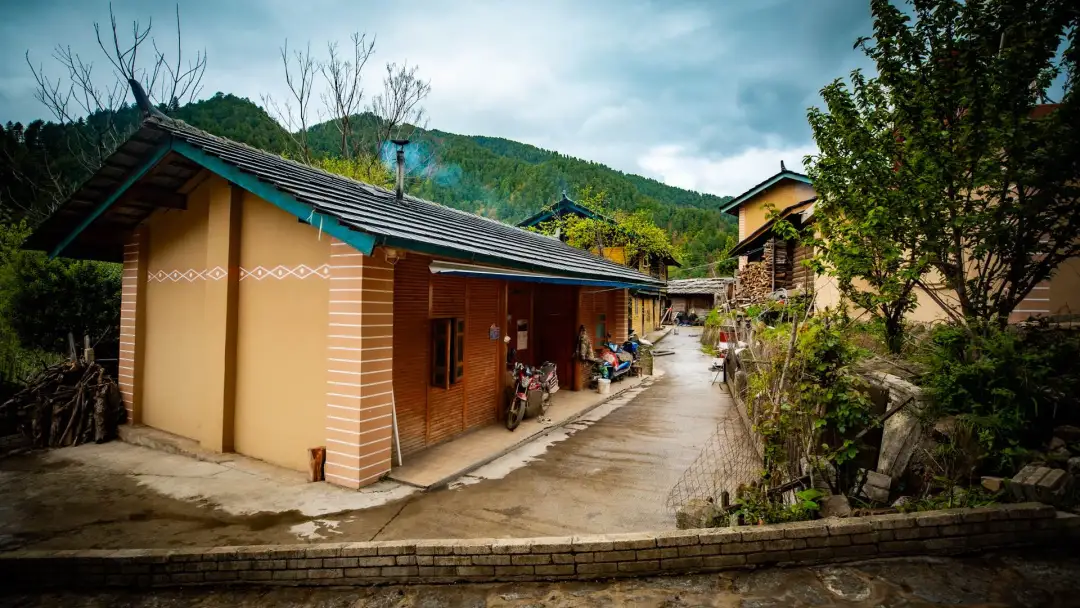 迪慶維西塔城鎮朵那閣村：傈僳族特色村，木楞房炊煙裡的新舊交融 - 第9張