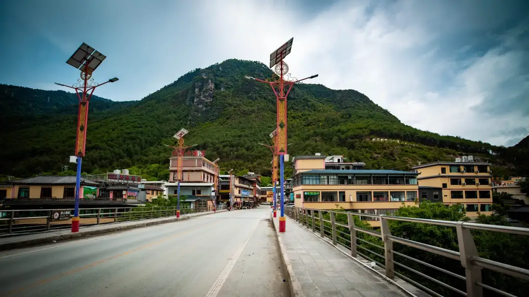 迪庆维西塔城镇其宗村:“鸡鸣四县”的多民族村落,金沙江畔的活佛村 - 第15张