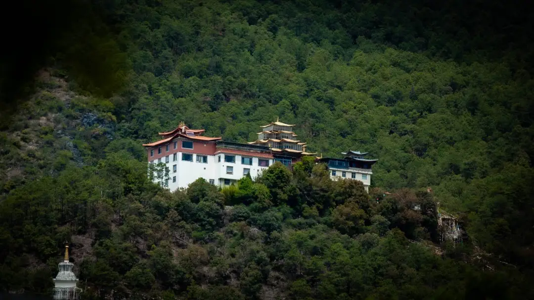 迪庆维西塔城镇其宗村:“鸡鸣四县”的多民族村落,金沙江畔的活佛村 - 第3张