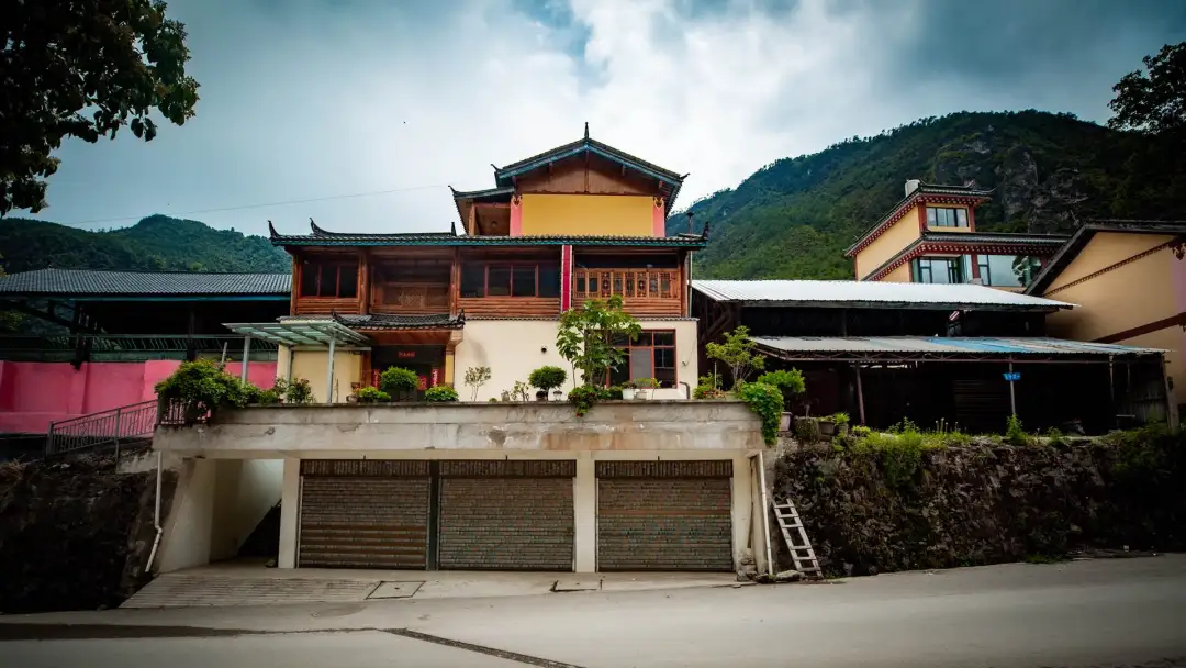迪庆维西塔城镇其宗村:“鸡鸣四县”的多民族村落,金沙江畔的活佛村 - 第8张