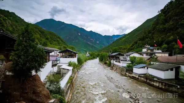 迪庆维西县塔城镇呀塘村:五月高原上藏族村庄的江南春意