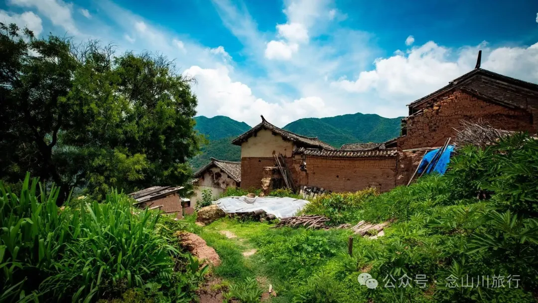 大理巍山巍宝山乡司妈里村：群山之间的黛瓦屋檐，与无人认领的黄昏 - 第14张