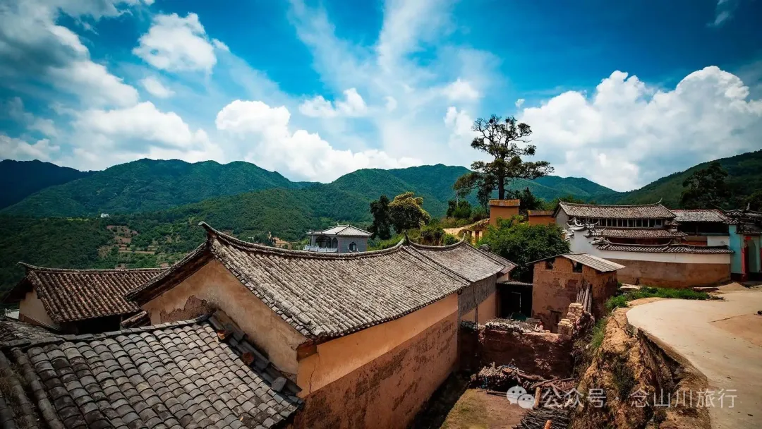 大理巍山巍宝山乡司妈里村：群山之间的黛瓦屋檐，与无人认领的黄昏 - 第15张