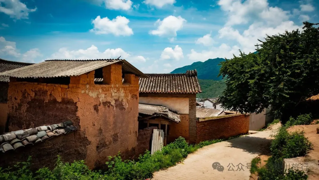 大理巍山巍宝山乡司妈里村：群山之间的黛瓦屋檐，与无人认领的黄昏 - 第17张