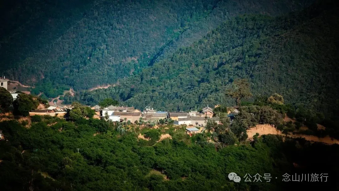 大理巍山巍宝山乡司妈里村：群山之间的黛瓦屋檐，与无人认领的黄昏 - 第26张