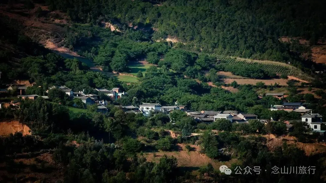 大理巍山巍宝山乡司妈里村：群山之间的黛瓦屋檐，与无人认领的黄昏 - 第27张