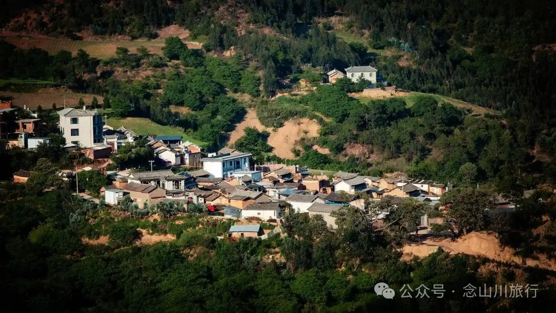 大理巍山巍宝山乡司妈里村：群山之间的黛瓦屋檐，与无人认领的黄昏 - 第28张