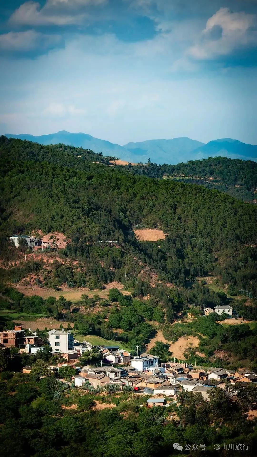 大理巍山巍宝山乡司妈里村：群山之间的黛瓦屋檐，与无人认领的黄昏 - 第32张