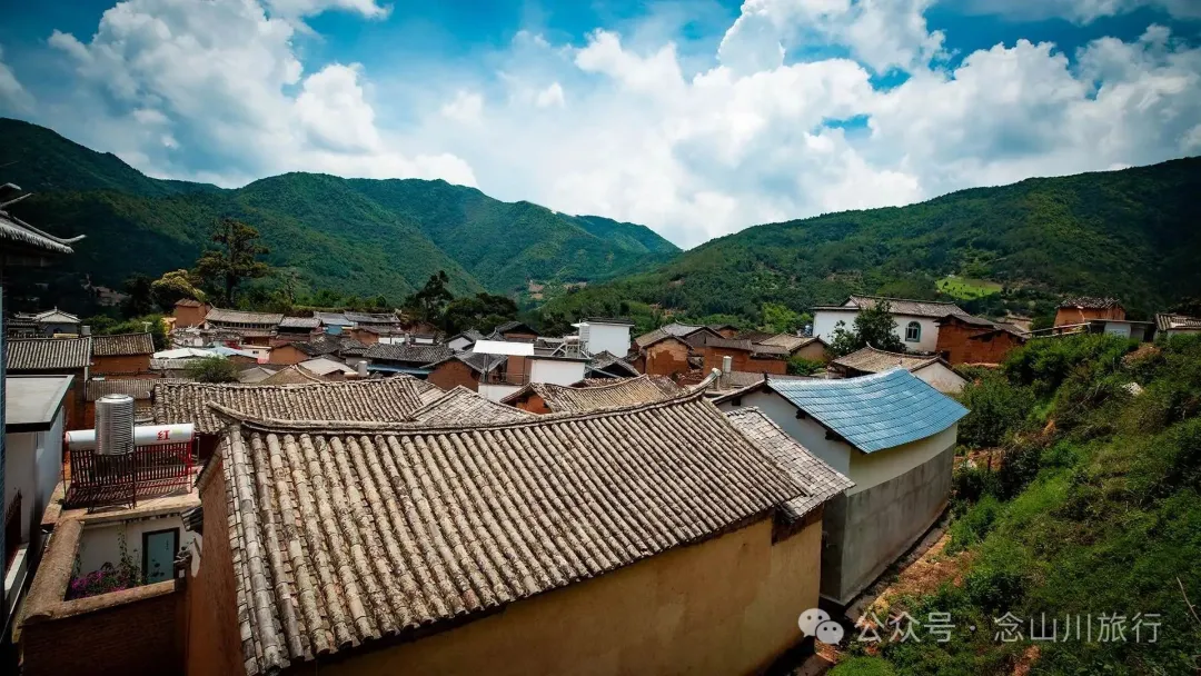 大理巍山巍宝山乡司妈里村：群山之间的黛瓦屋檐，与无人认领的黄昏 - 第7张