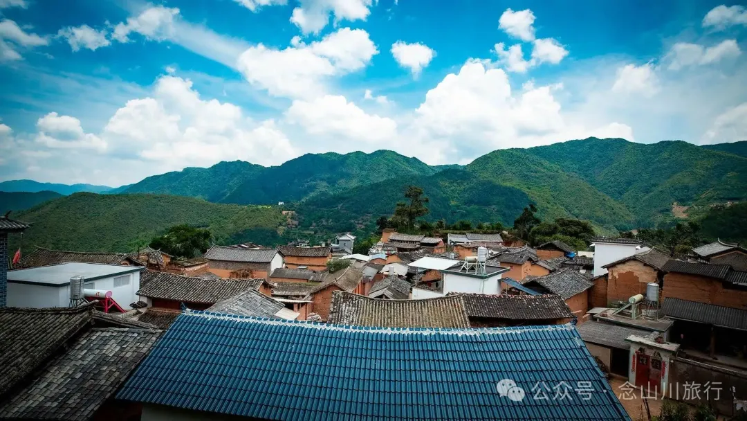 大理巍山巍宝山乡司妈里村：群山之间的黛瓦屋檐，与无人认领的黄昏 - 第8张