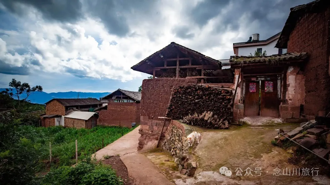 大理巍山大仓镇凤山村:背靠山野的夕阳晚景,俯瞰坝子的宁静时光 - 第11张