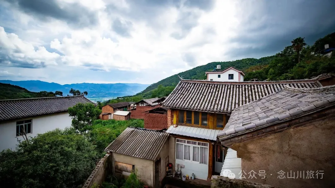 大理巍山大仓镇凤山村:背靠山野的夕阳晚景,俯瞰坝子的宁静时光 - 第13张