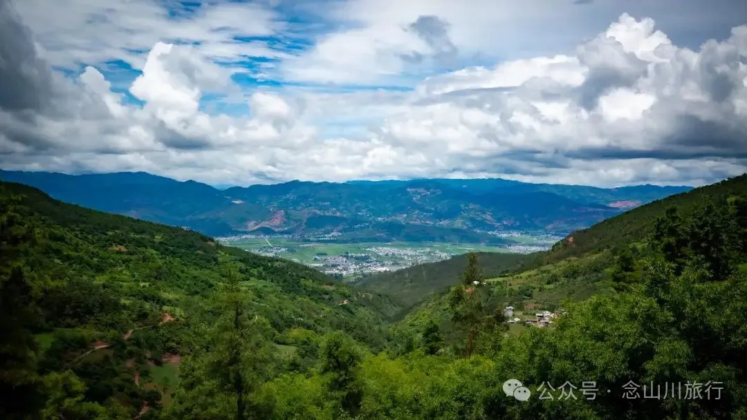 大理巍山大仓镇凤山村:背靠山野的夕阳晚景,俯瞰坝子的宁静时光 - 第14张