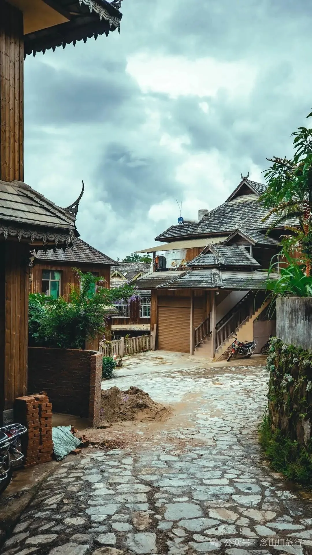 普洱澜沧景迈山芒埂寨：佛寺不语，榕树轻摇，时光在此皈依 - 第10张
